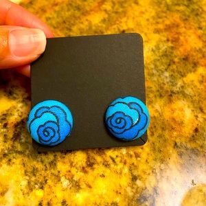 🆕✨4/$25 Button Earrings ✨